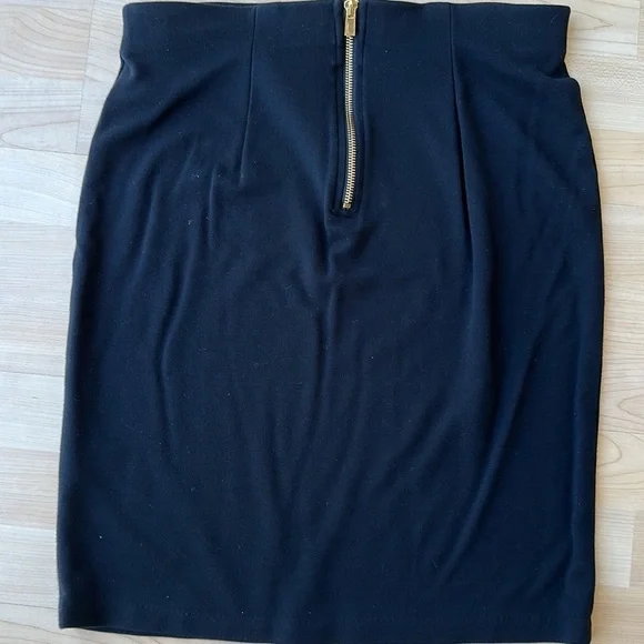 Skirt - Picture 2 of 6